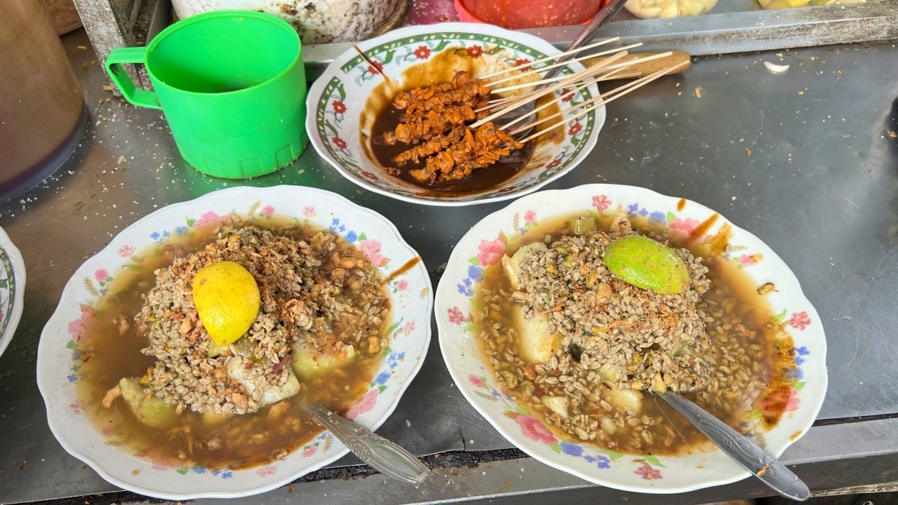 KUPANG LONTONG PAK HADI PODO TRESNO