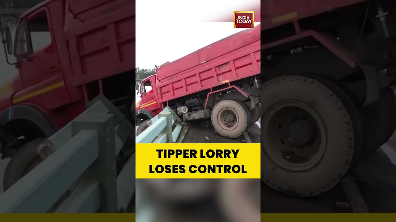 Viral Video: Tipper Lorry Rams Bridge Railing in Kochi | Keralam