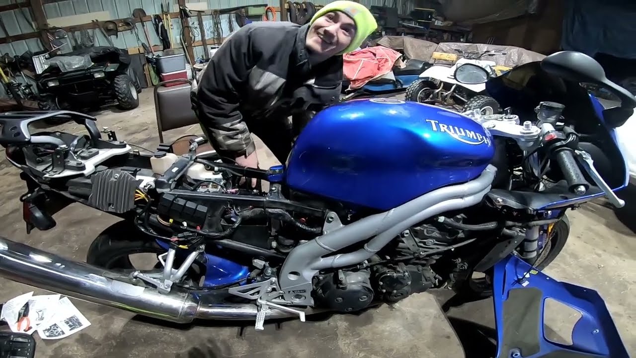 We Bought A Cheap Triumph Sport Bike & Found Problems! 955i Daytona Won't Crank Over