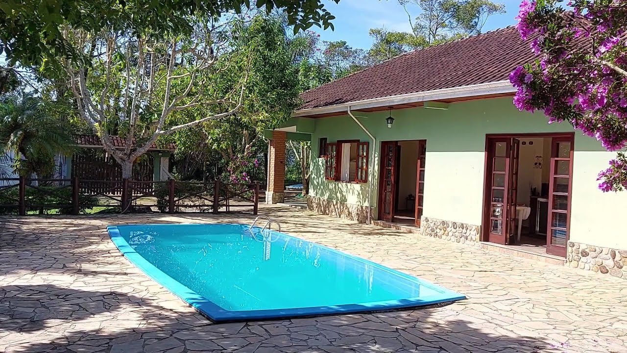 BELA CHÁCARA DE PORTEIRA FECHADA, 4.200m² com rico pomar e piscina em Pindamonhangaba/SP