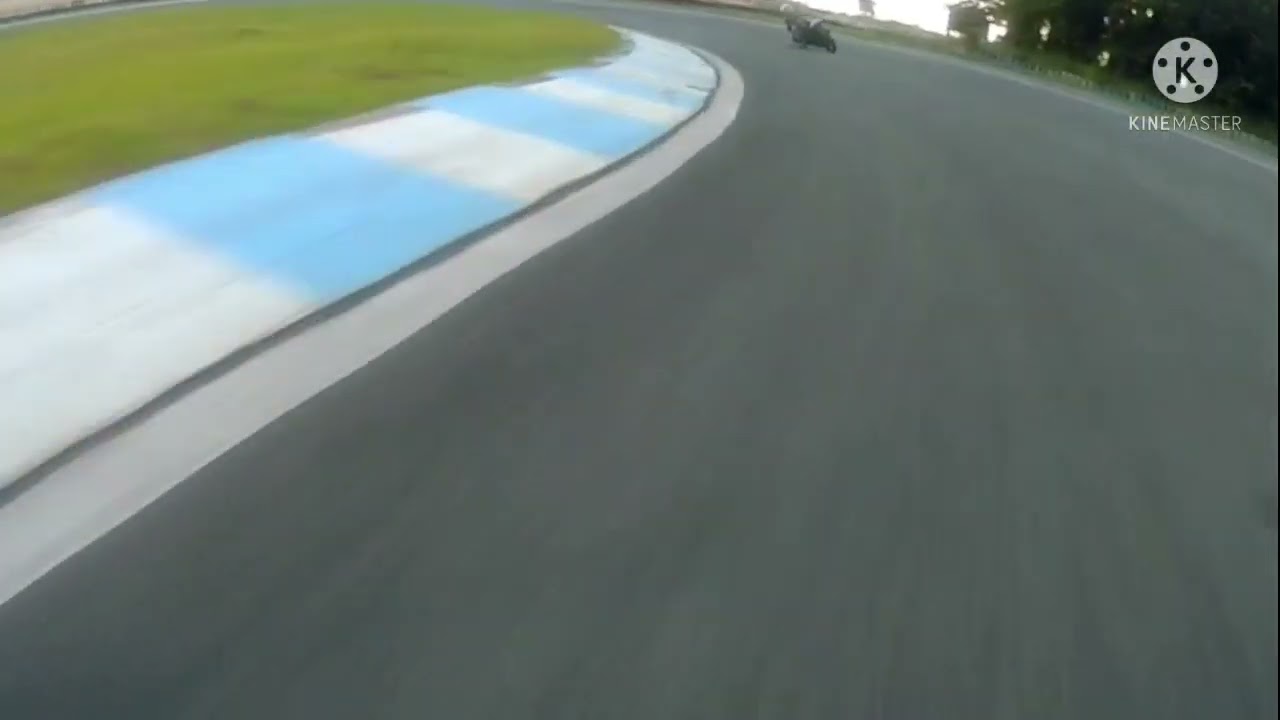 ZX25R vs Ninja 400 Rd. 1 (4MA Track day)