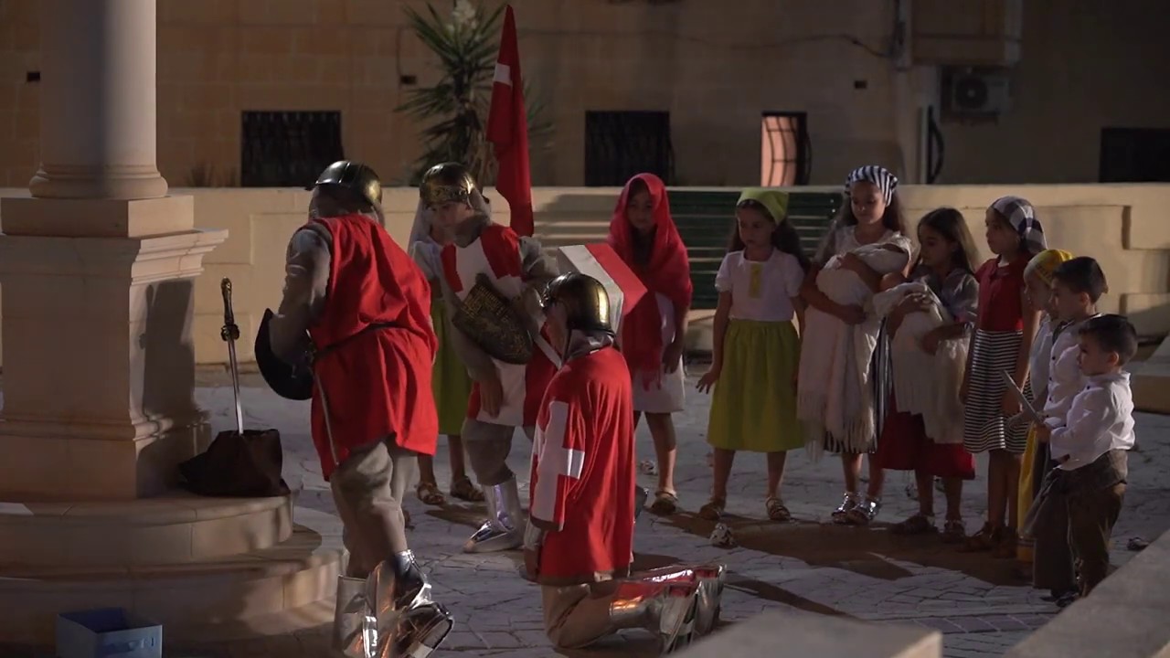 Re-enactment tal-ġrajja tas-Salib tal-Assedju l-Kbir fil-Kalkara mit-tfal Kalkariżi
