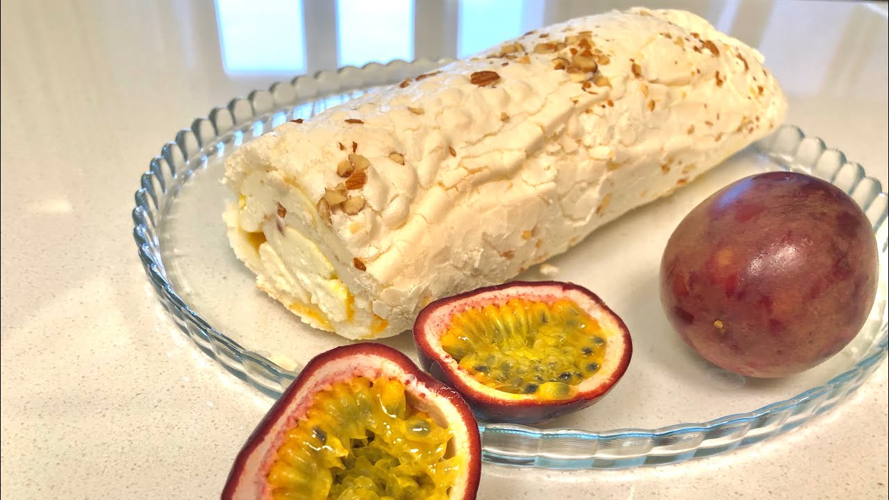 Меренговый рулет с маракуйей