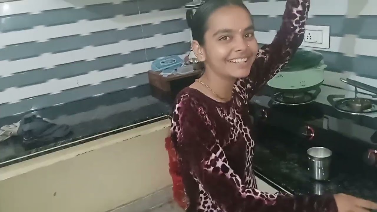 हम सब मिलकर होली की तैयारी कर रहे हैं 😂 क्यूंकि होली आने वाली है इस लिए हम पापड़ बना रहे हैं 😂# new#