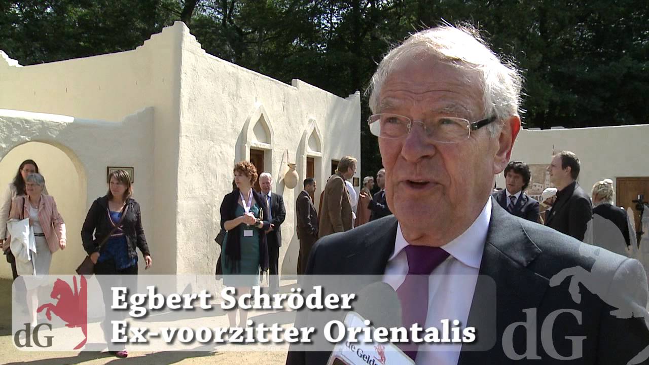 Maxima opent Arabisch dorp