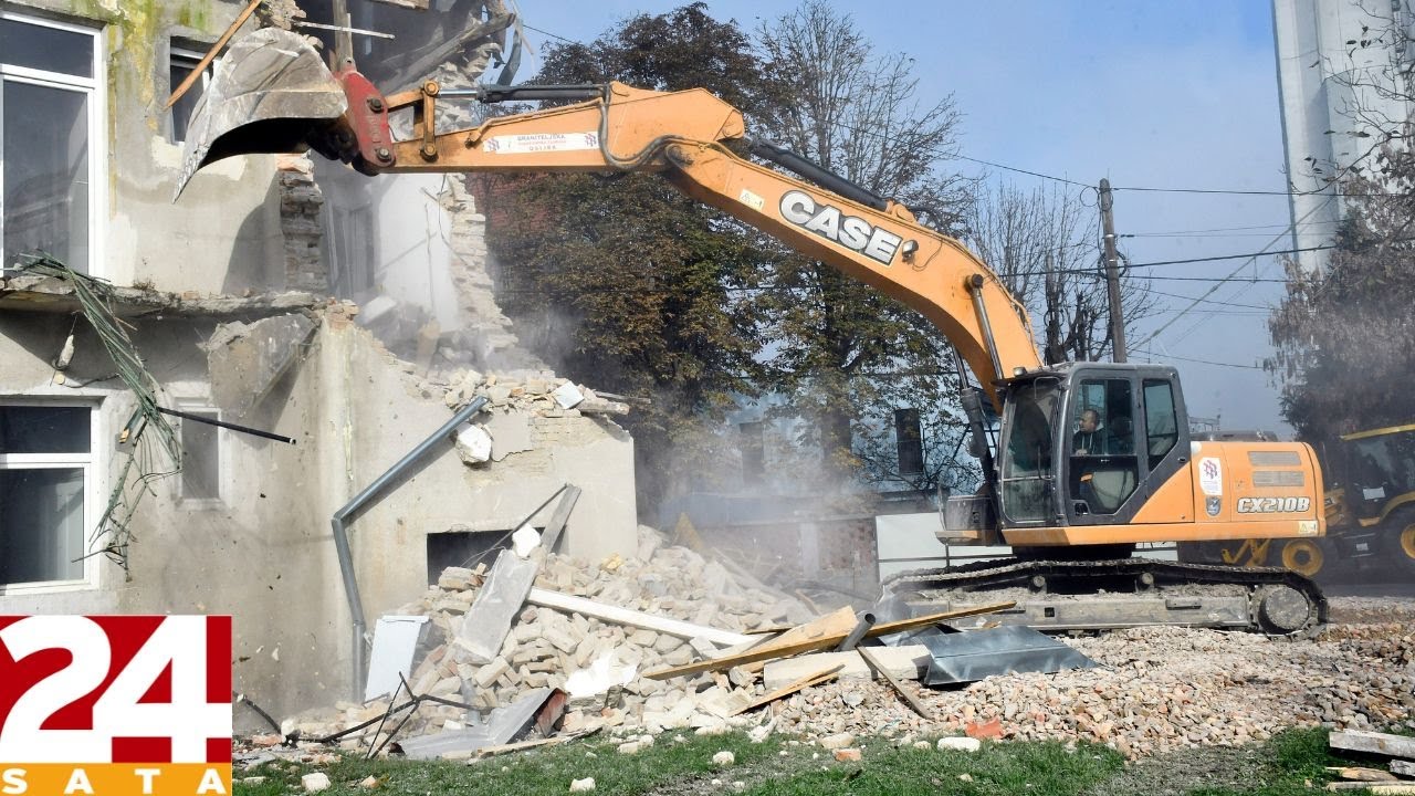 U Quirinovoj ulici u Sisku ruši se kuća koja je oštećena u potresu 2020. godine