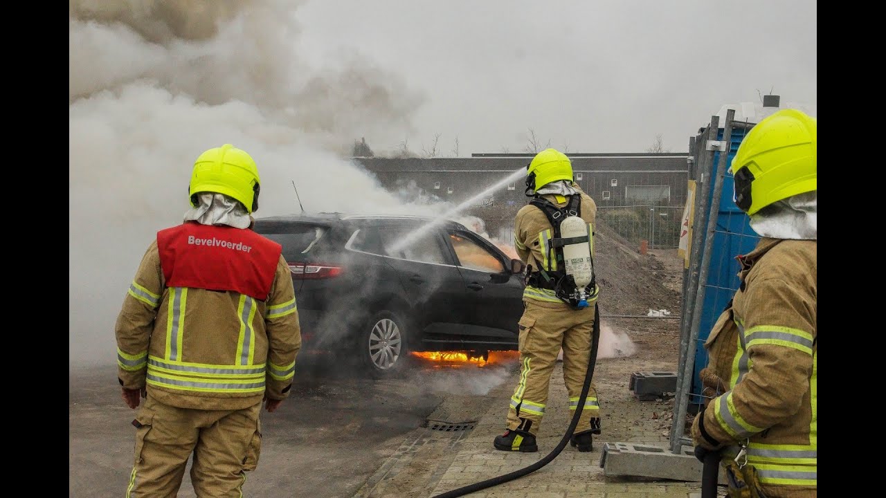 Renault Megane volledig uitgebrand op Buitendijk in Maassluis