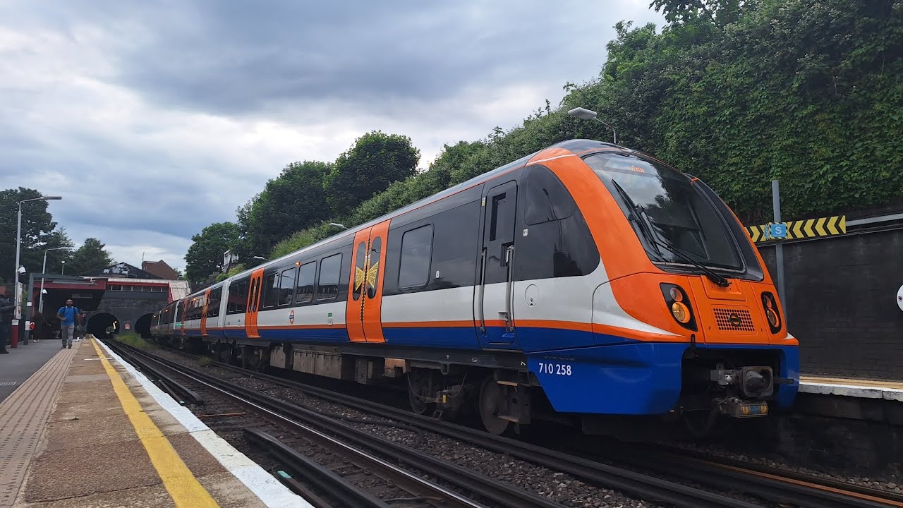 Trains at Kensal Green (Rush Hour) - 29 May 2024