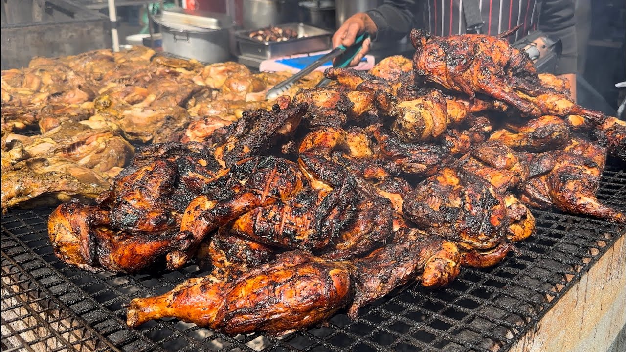 🇬🇧 NOTTING HILL CARNIVAL 2025, STREET FOOD AT TUE CARNIVAL,  JERK CHICKEN,  BBQ CHICKEN, PLANTAIN 