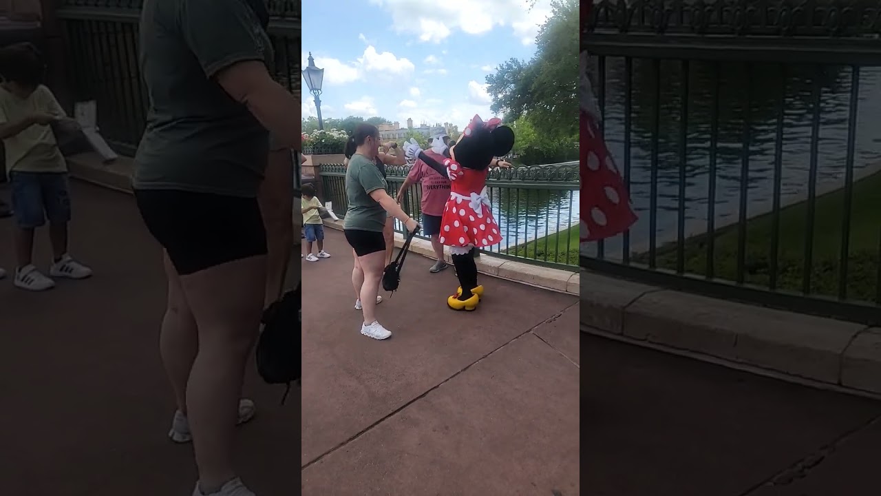 Minnie Mouse at Epcot