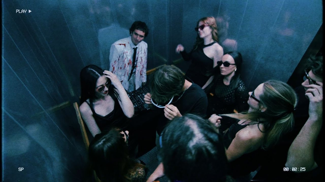 Tancredi - PEGGIO DI COS&Igrave; (Alternative Visual Video)