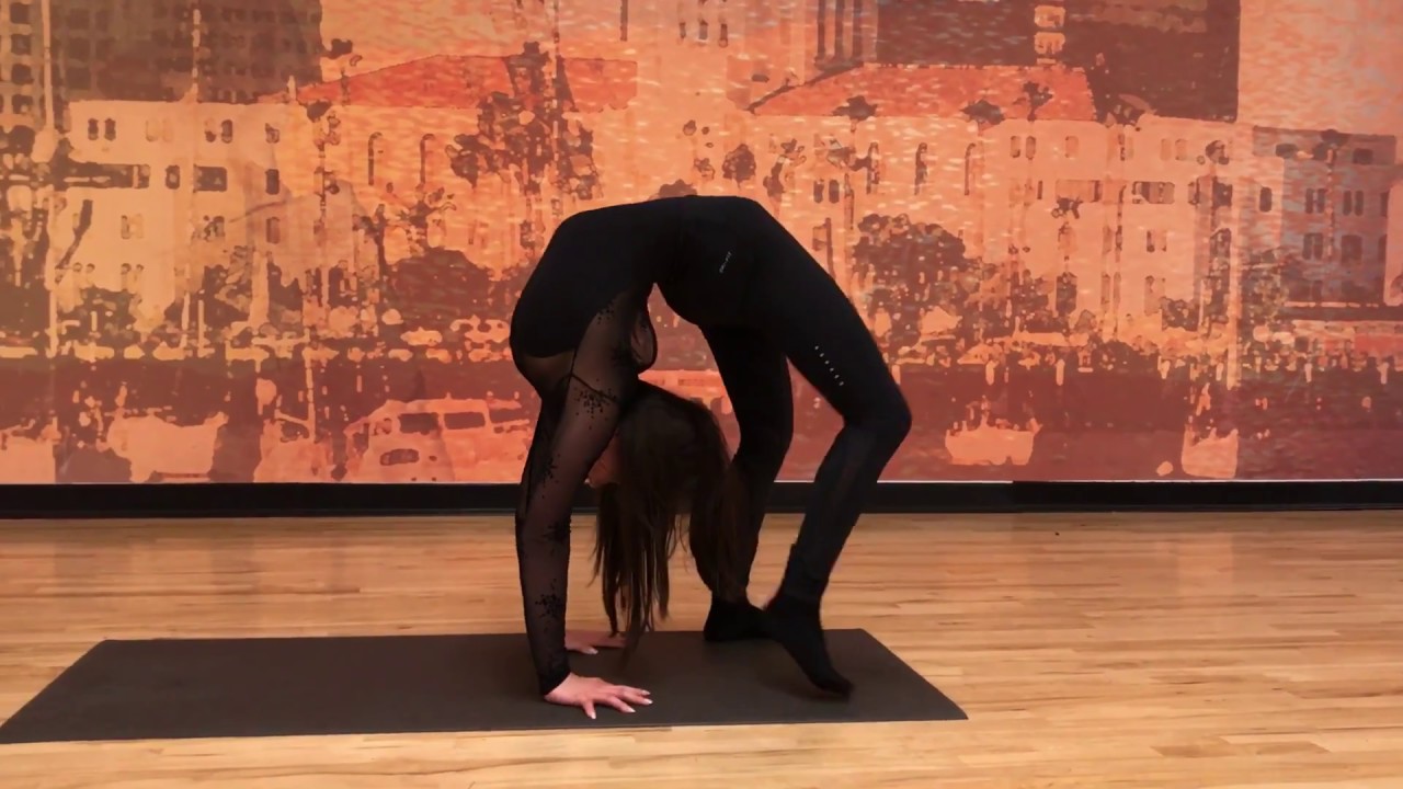 Mongolian contortionist