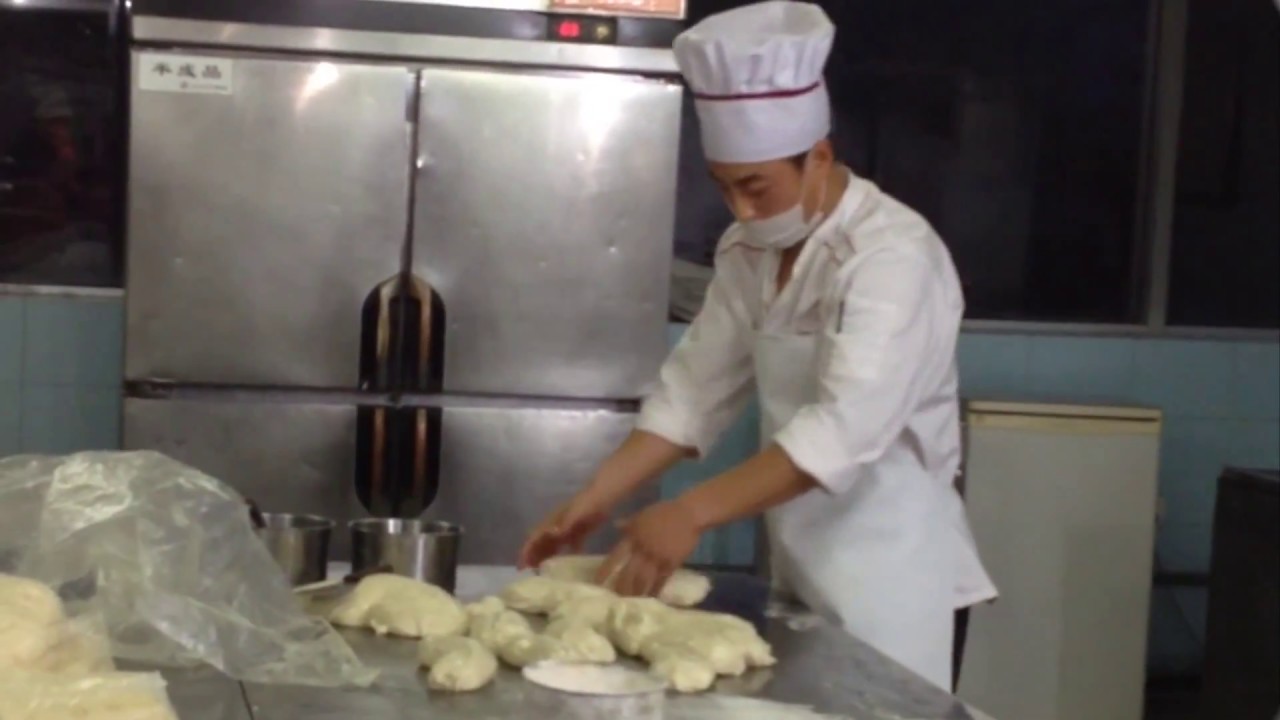 How to Make Chinese Hand Pulled Noodles Version2 手工拉面 includes making the dough