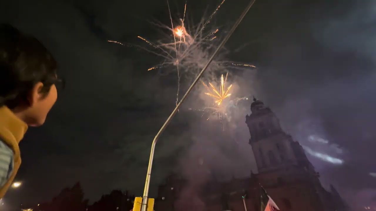Fuegos artificiales por la celebración del 15 de Septiembre 2023 Zócalo de CDMX