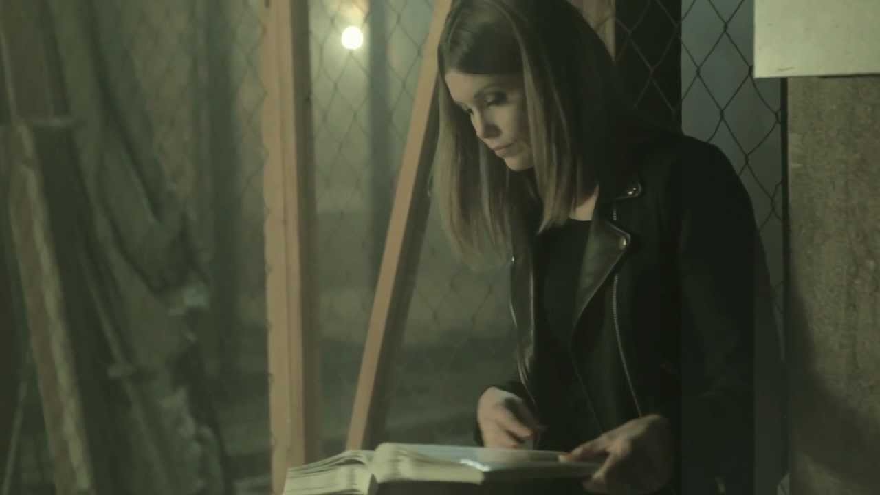 Laura Närhi feat. Erin - Siskoni (virallinen musiikkivideo)