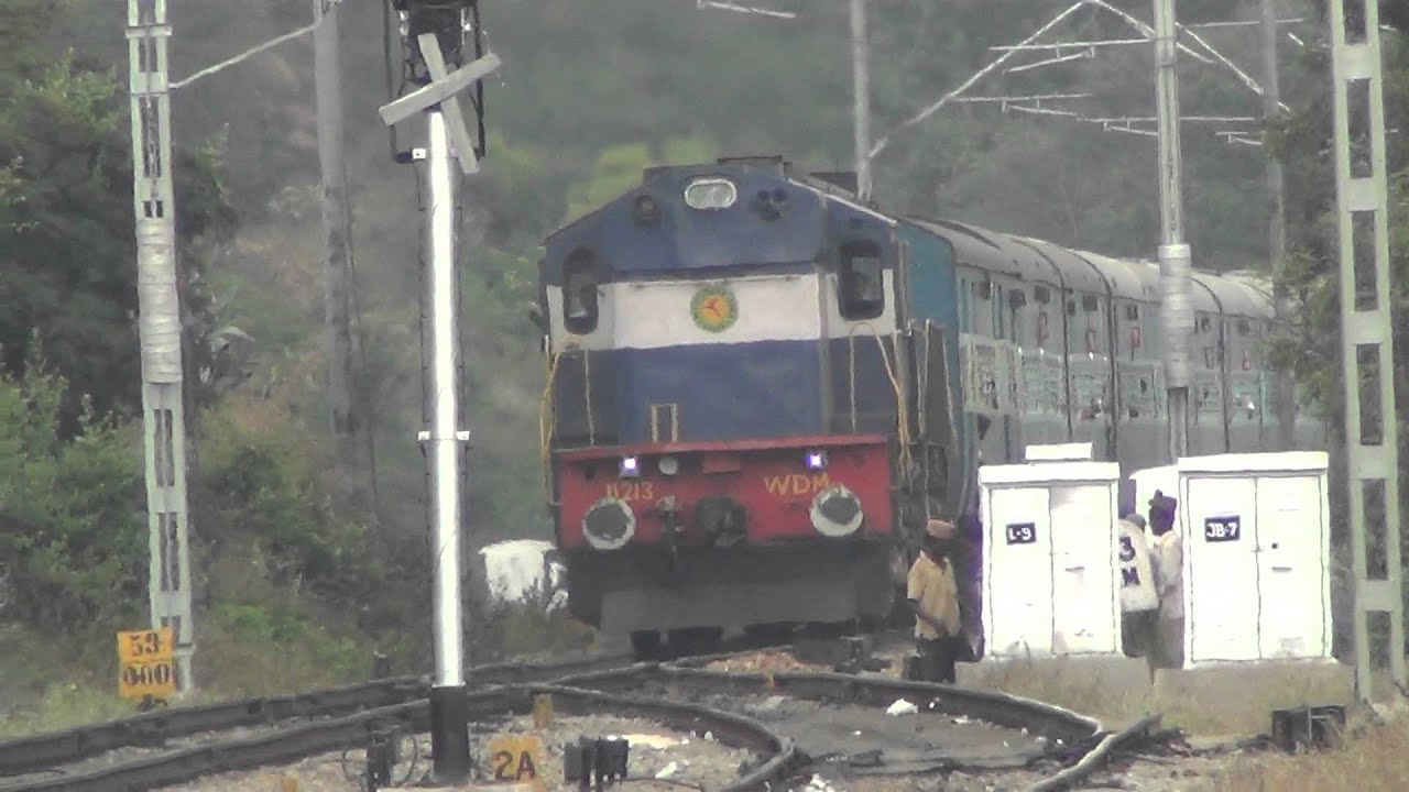 ALCo ED WDM3D shows its superb twin tone and chugs hard at MKL with Mumbai cst - nagercol exp