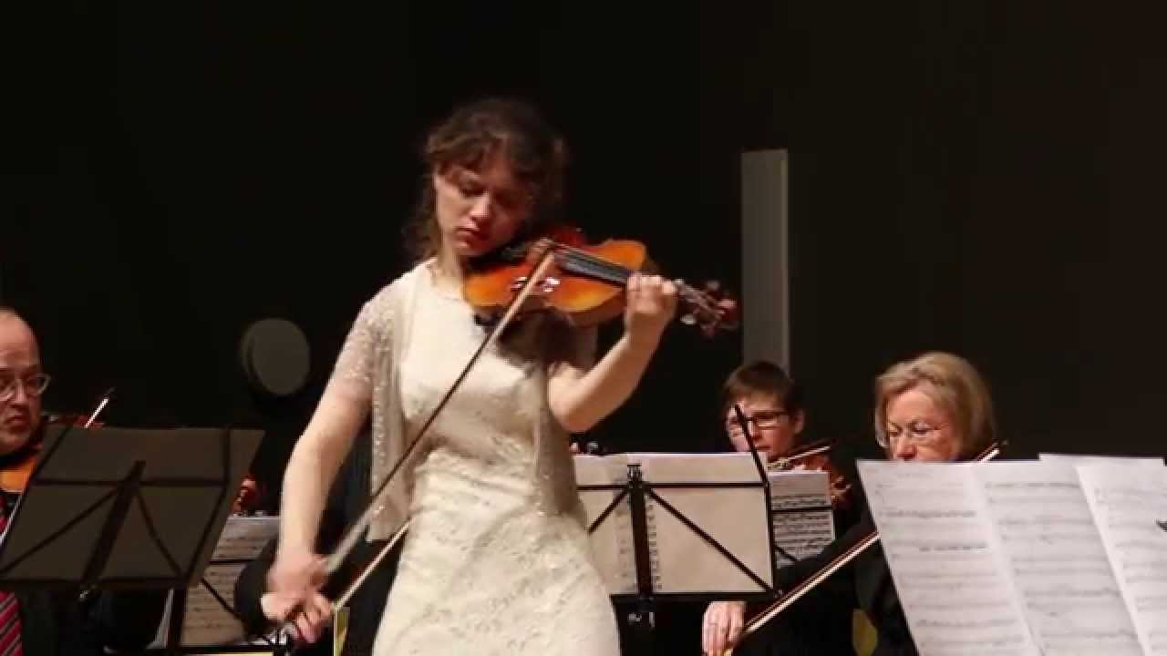Caroline Adomeit plays 