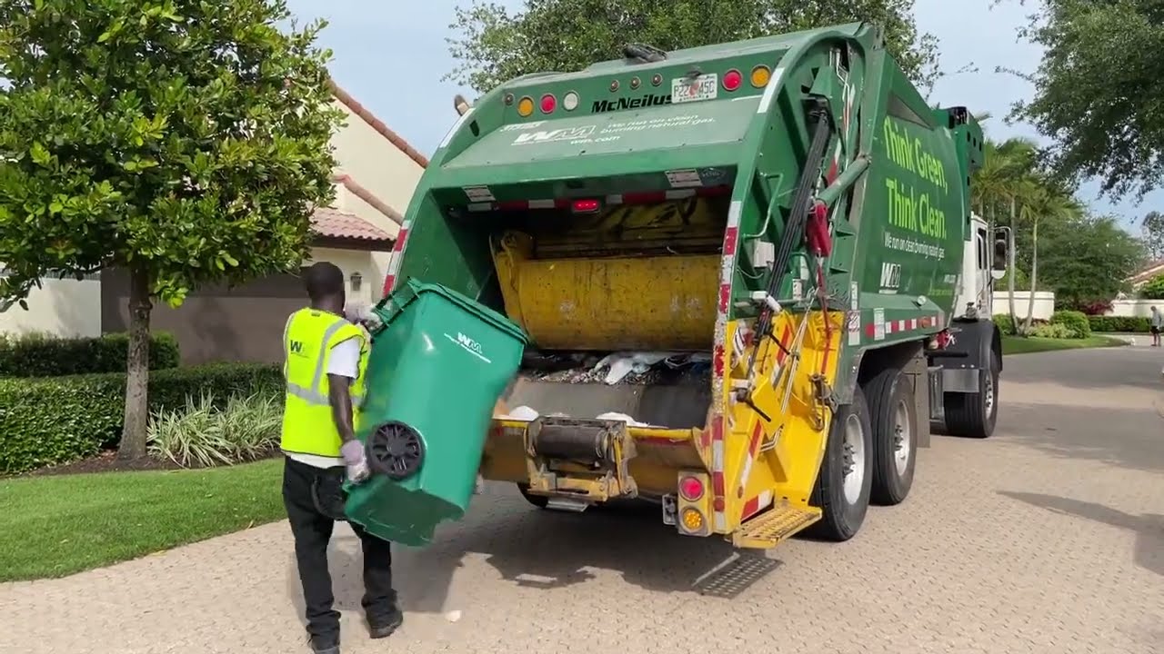 WM Mack MRU McNeilus Rear Loader Garbage Truck