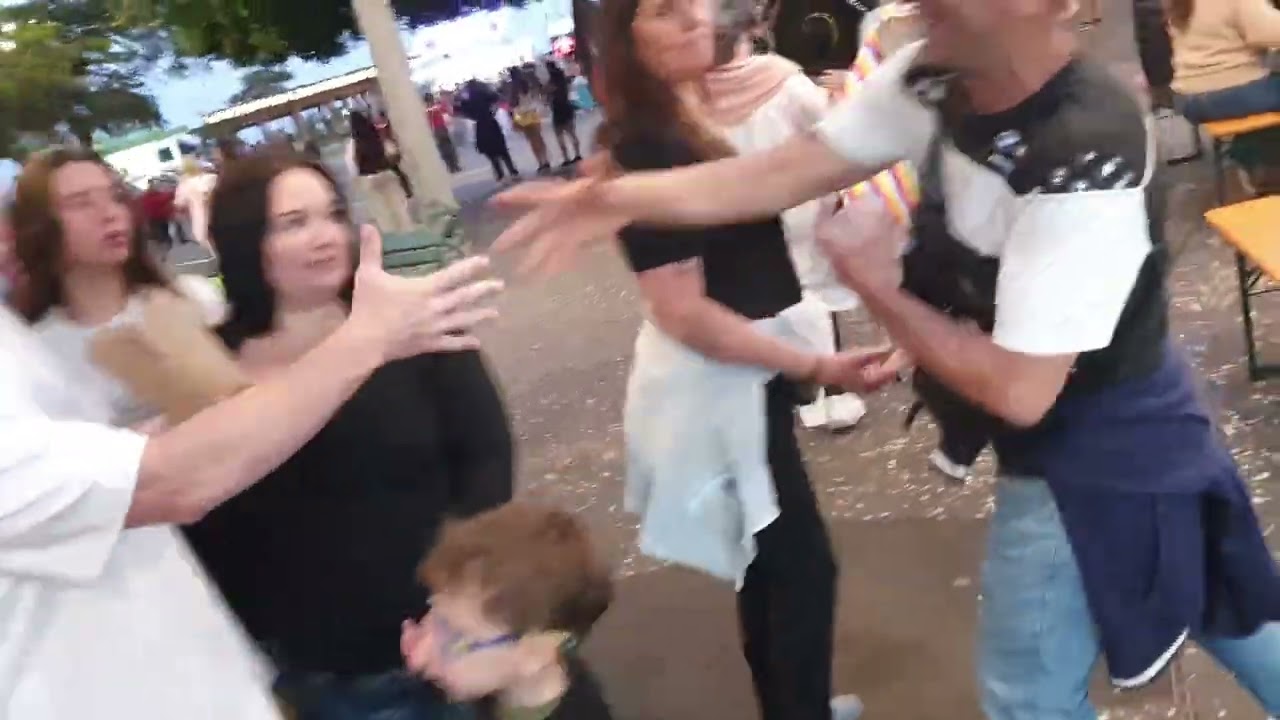 hay un motor de gente encargada. hay mucha gente que es bueno.🤡🎊