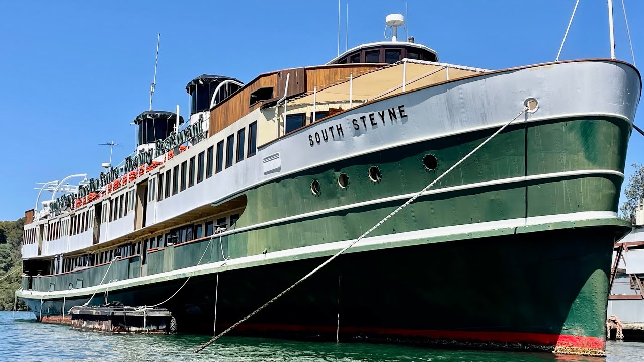 Close up footage of legendary Manly Ferry SS South Steyne from a kayak!!!