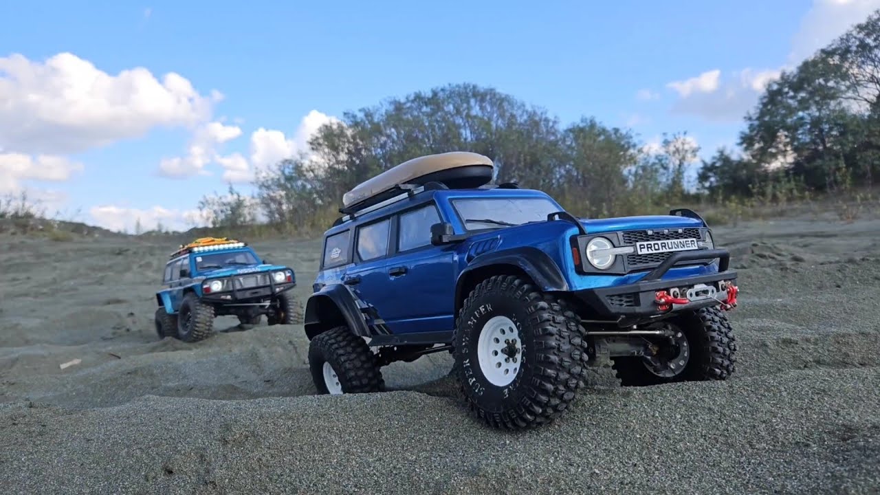 Patrol & Bronco. Driving along the sand dunes. RGT EX86130, YIKONG 4107