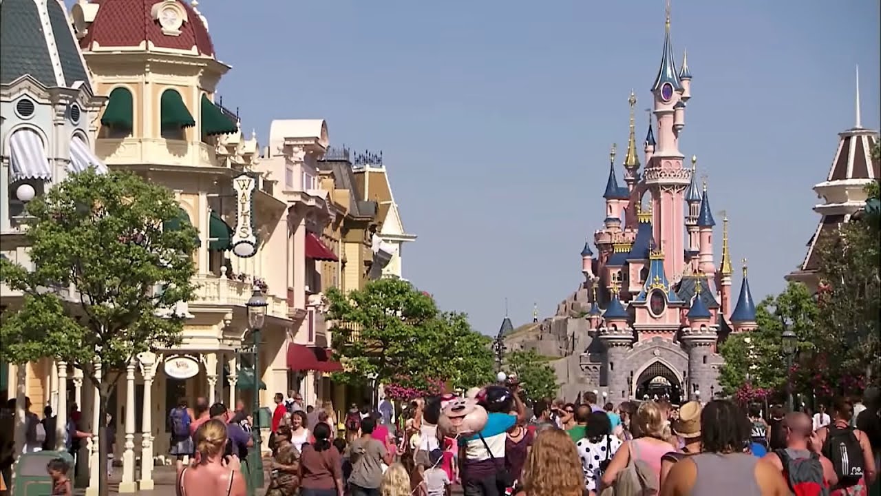 Disneyland Paris : de l'autre côté du rideau