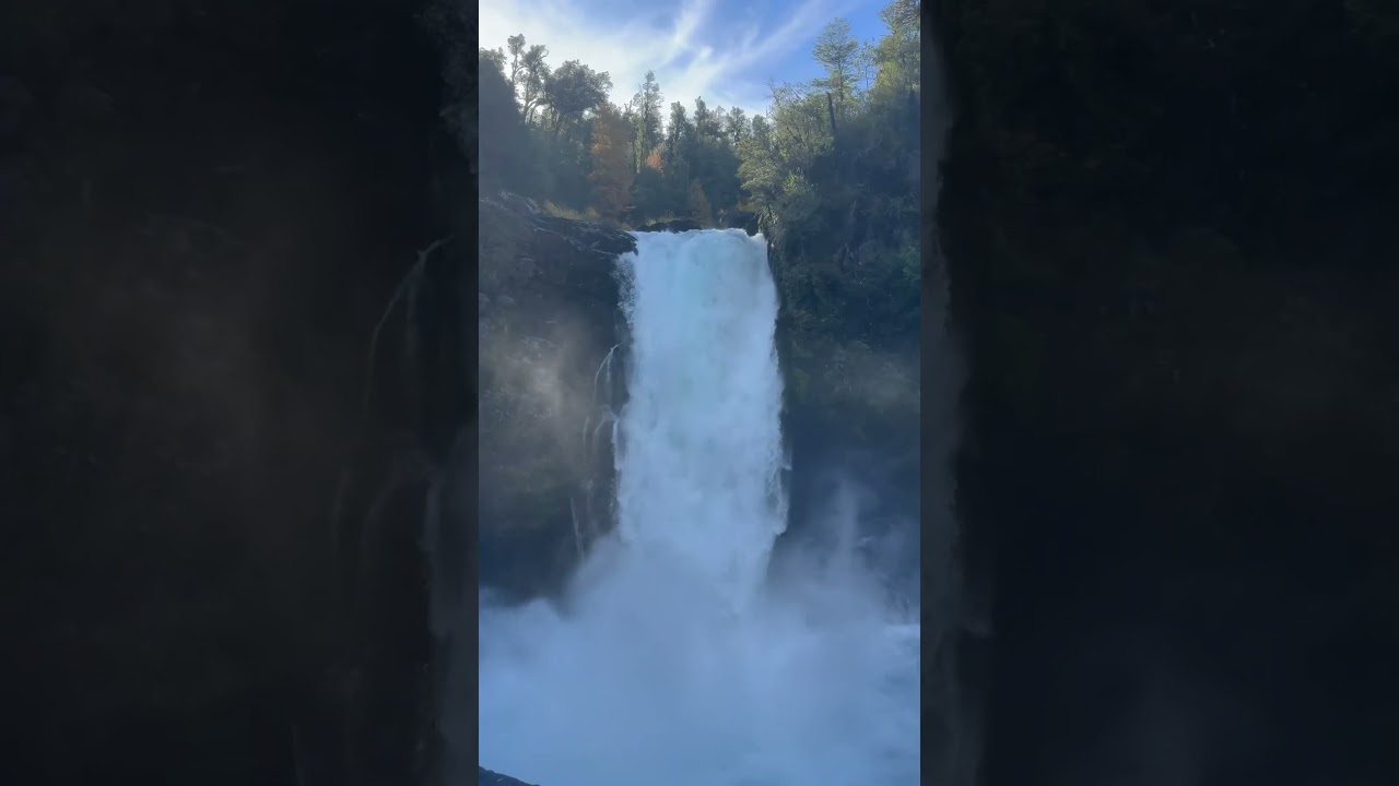 El Salto del Puma es una maravilla natural que no te puedes perder en tu paso por Huilo Huilo 🌊🌳🪶