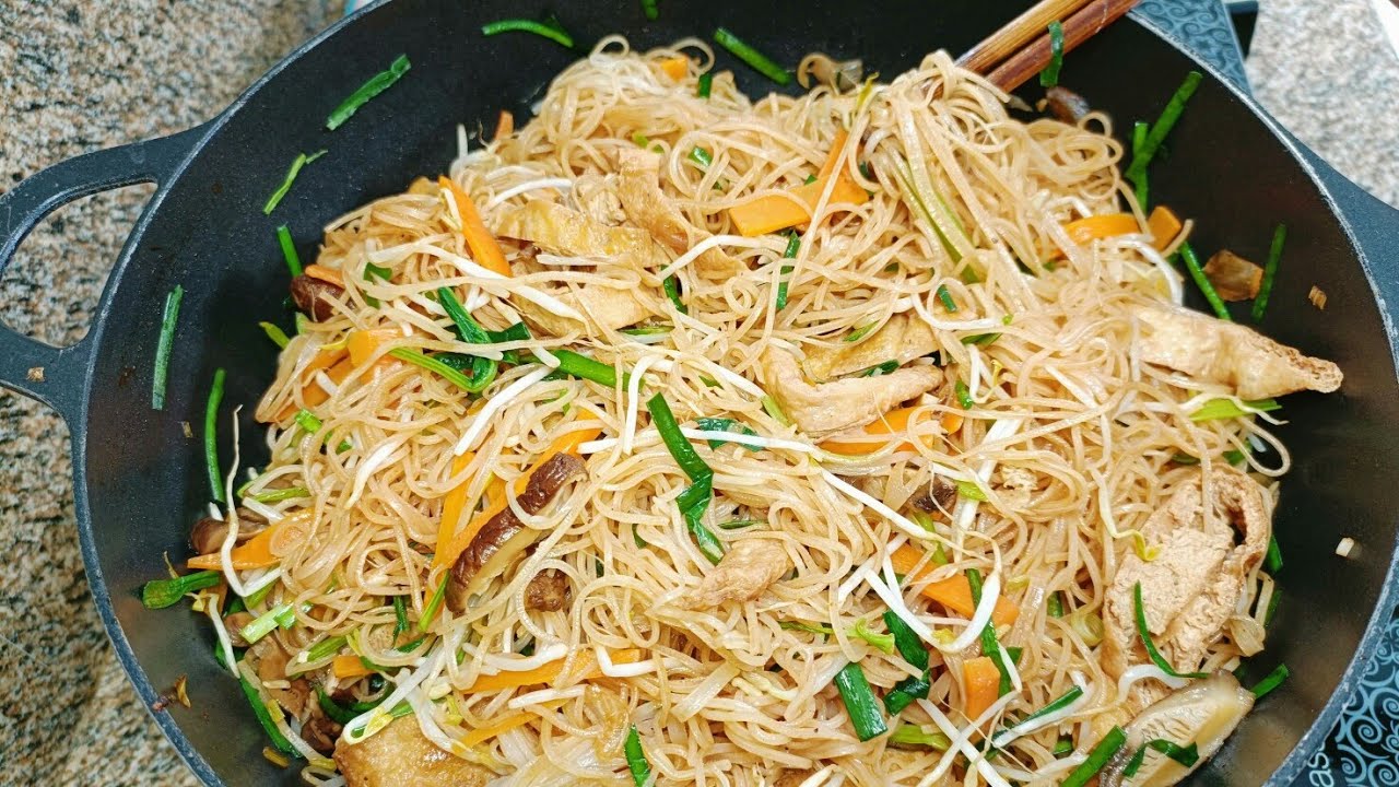 Bí Quyết Hủ Tiếu Xào Chay Ngon Tơi Đều Ít Dầu