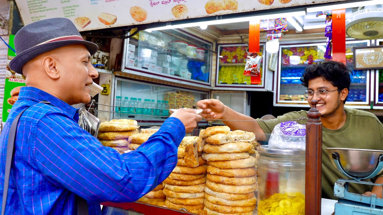 Loved The Khoa Dilpasand & Baked Dum Puri At This 75 Year Old AZEEZIA BAKERY, Mysuru!
