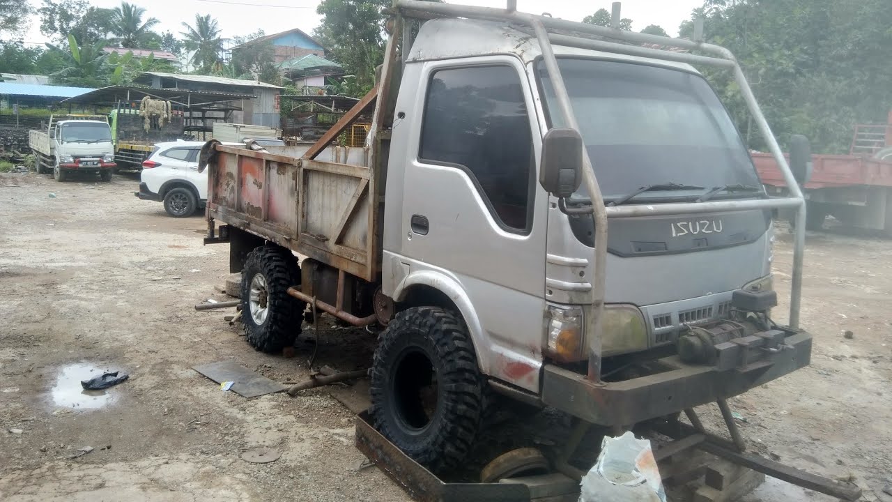 Isuzu Elf NHR 55 4x4 Pick up