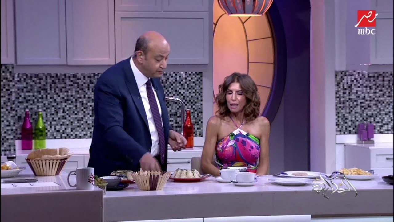 عمرو أديب يشرب الشوربة من السلطانية.. وأمينة شلباية: لا لا لا لا لا