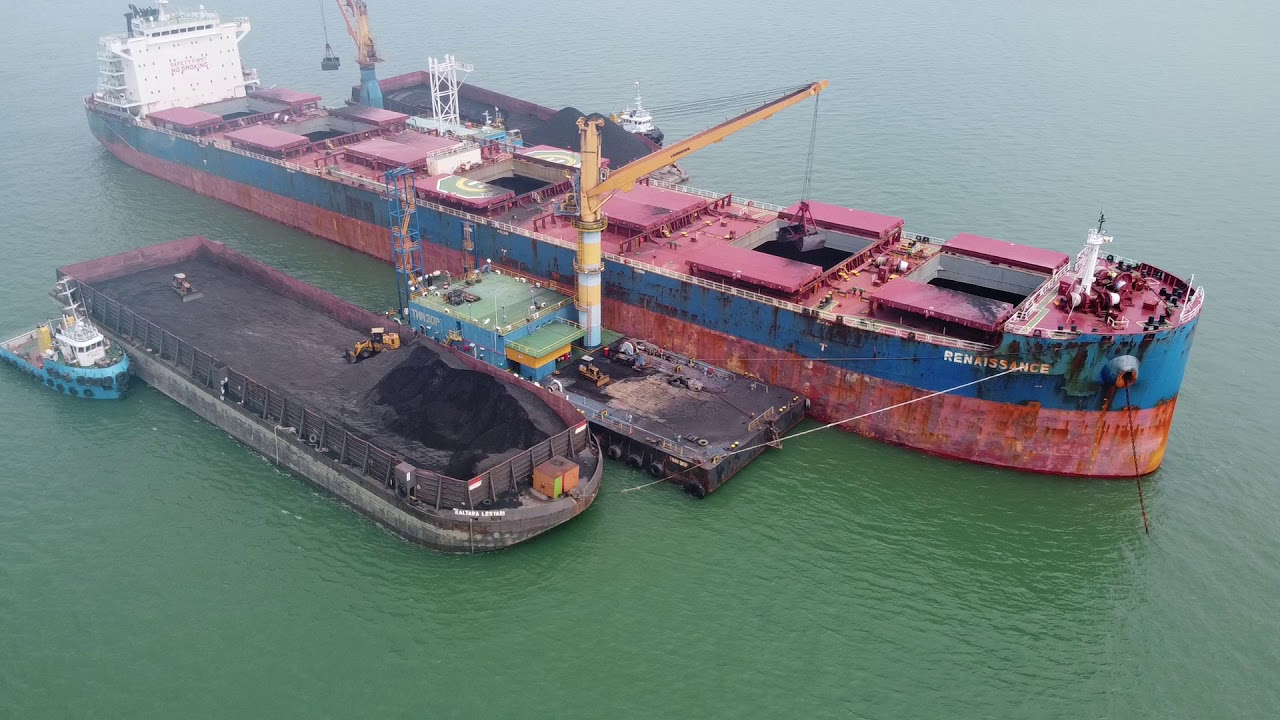 2 FLOATING CRANE - FC. QUITO AKM 5 & FC. TMN 30 - LOADING BATUBARA KE KAPAL BESAR -TARAKAN ANCHORAGE