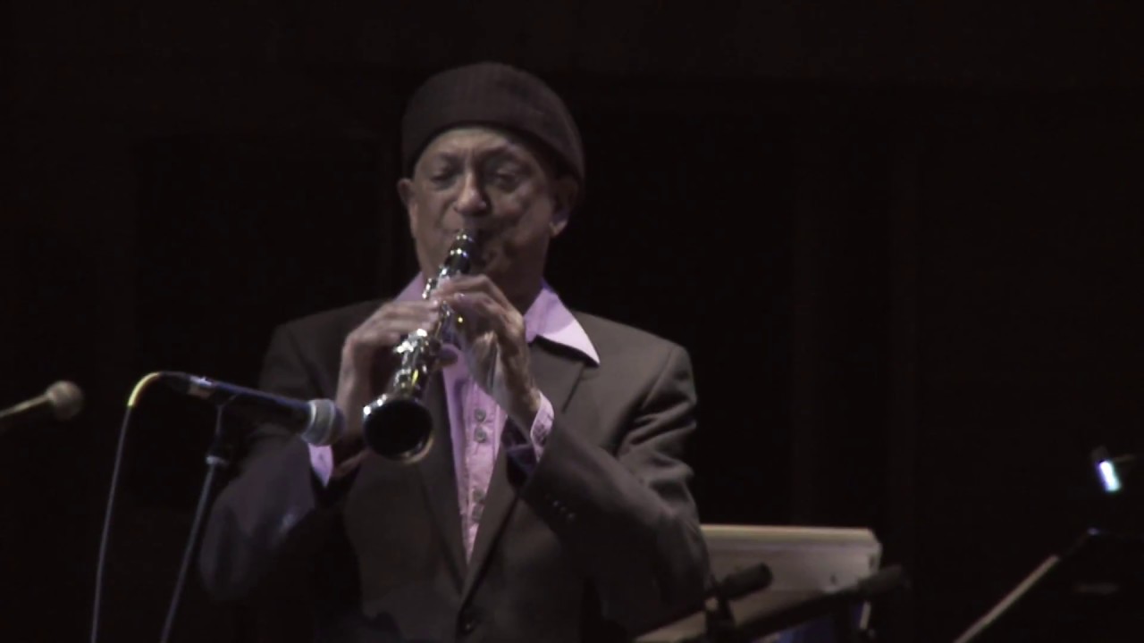 Trópico Big  Band con Carlos PIña - Año Nuevo [Homenaje a Lucho Bermúdez]