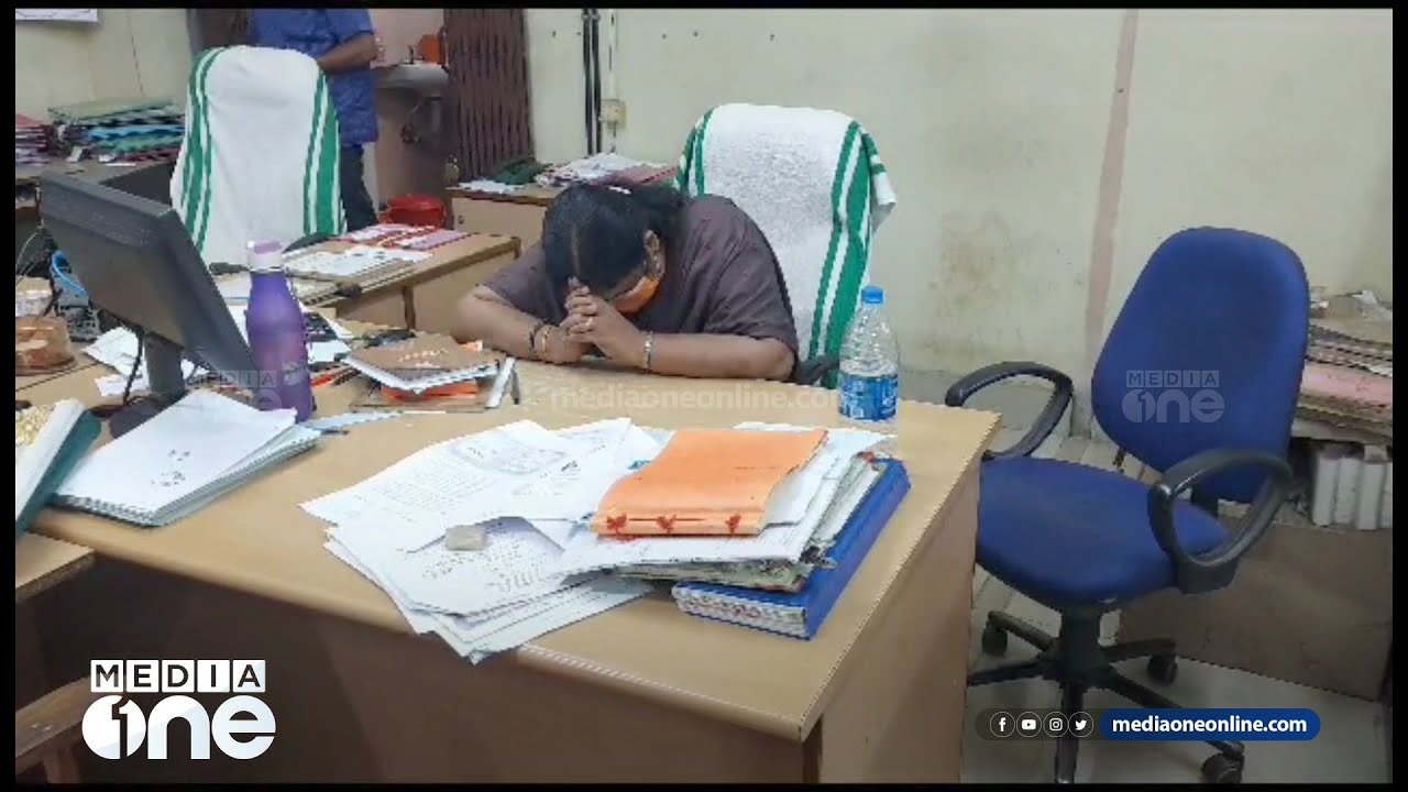 'സാറേ... ഞാൻ എടുത്തതല്ല എന്റെ പോക്കറ്റിൽ നിർബന്ധമായി വച്ചതാണ്' ; സബ് രജിസ്ട്രാറെ പിടികൂടി വിജിലൻസ്