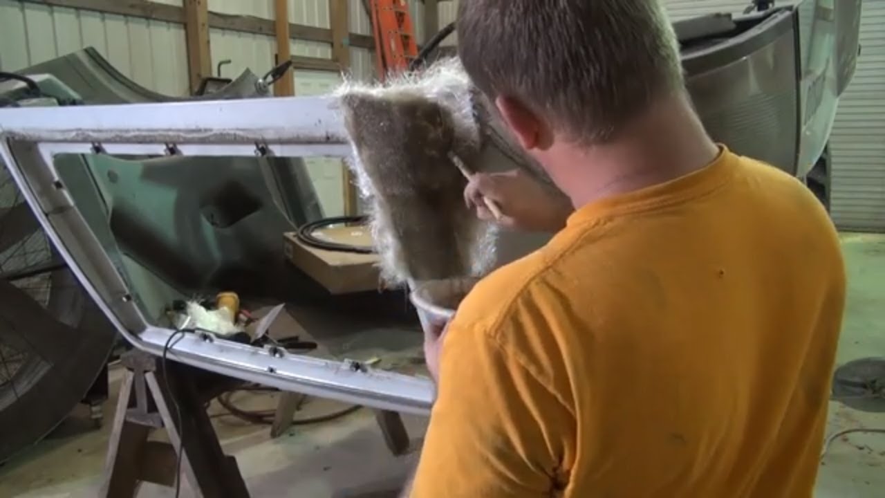 Ремонт капота Volvo VNL