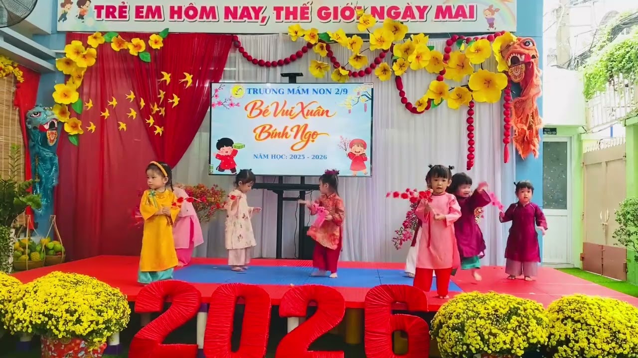 Bạn Mỡ múa vui xuân