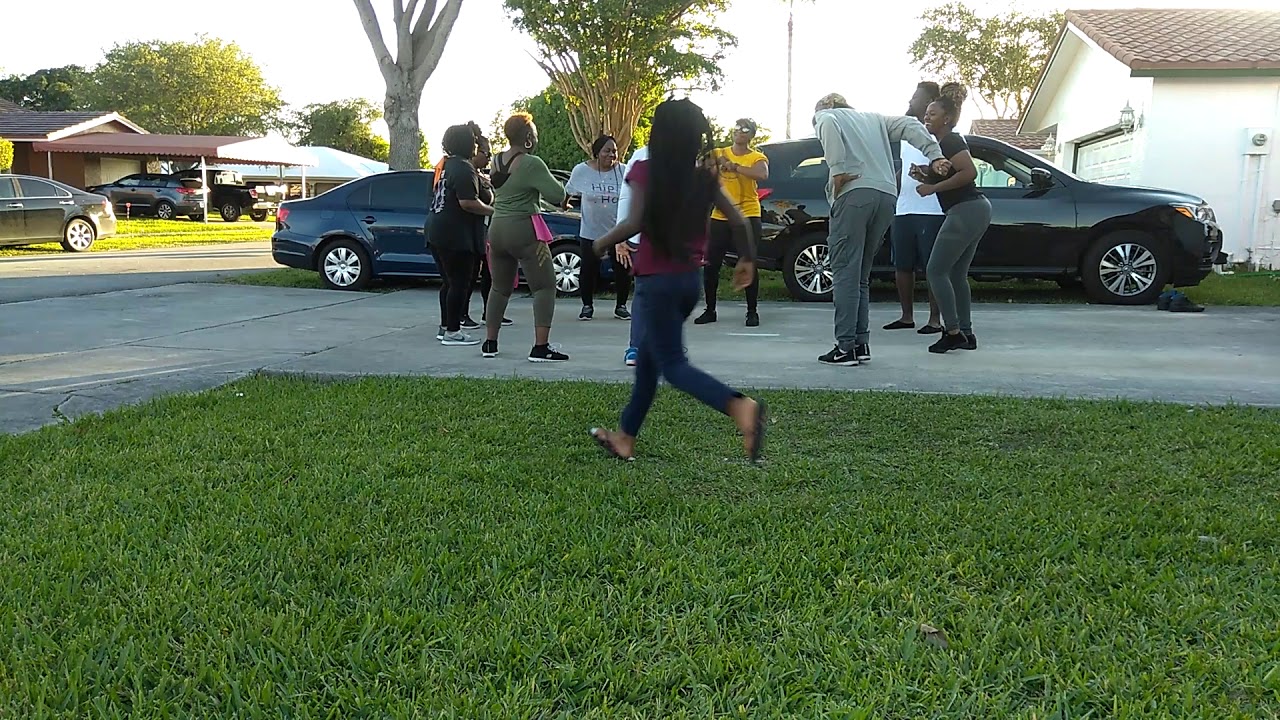 Roll it Roll it Line Dance