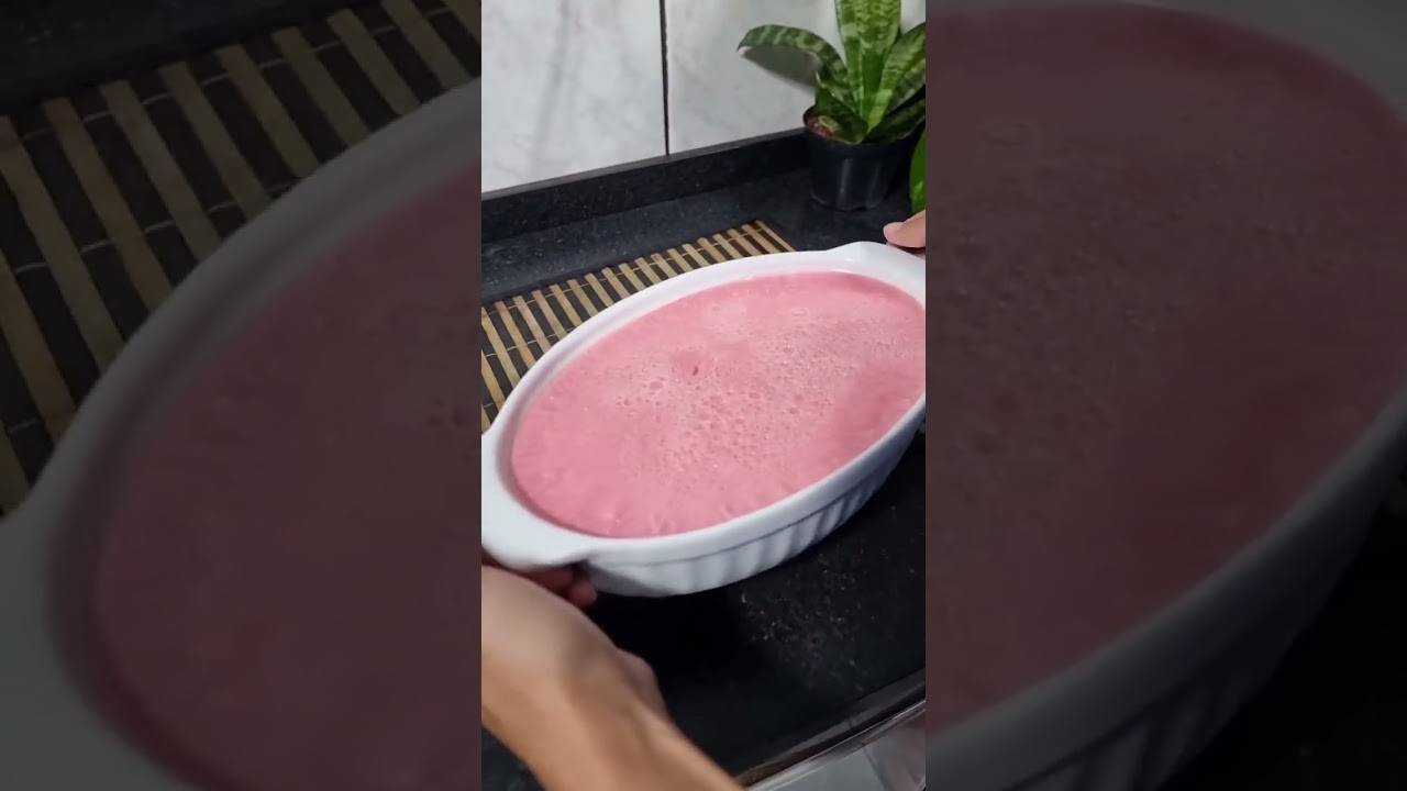 Coloque gelatina de morango no leite quente e me agradeça