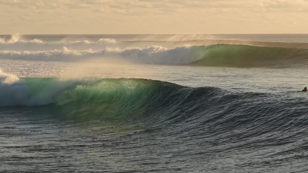 Indonesia, Desert Point - Barrels for Breakfast