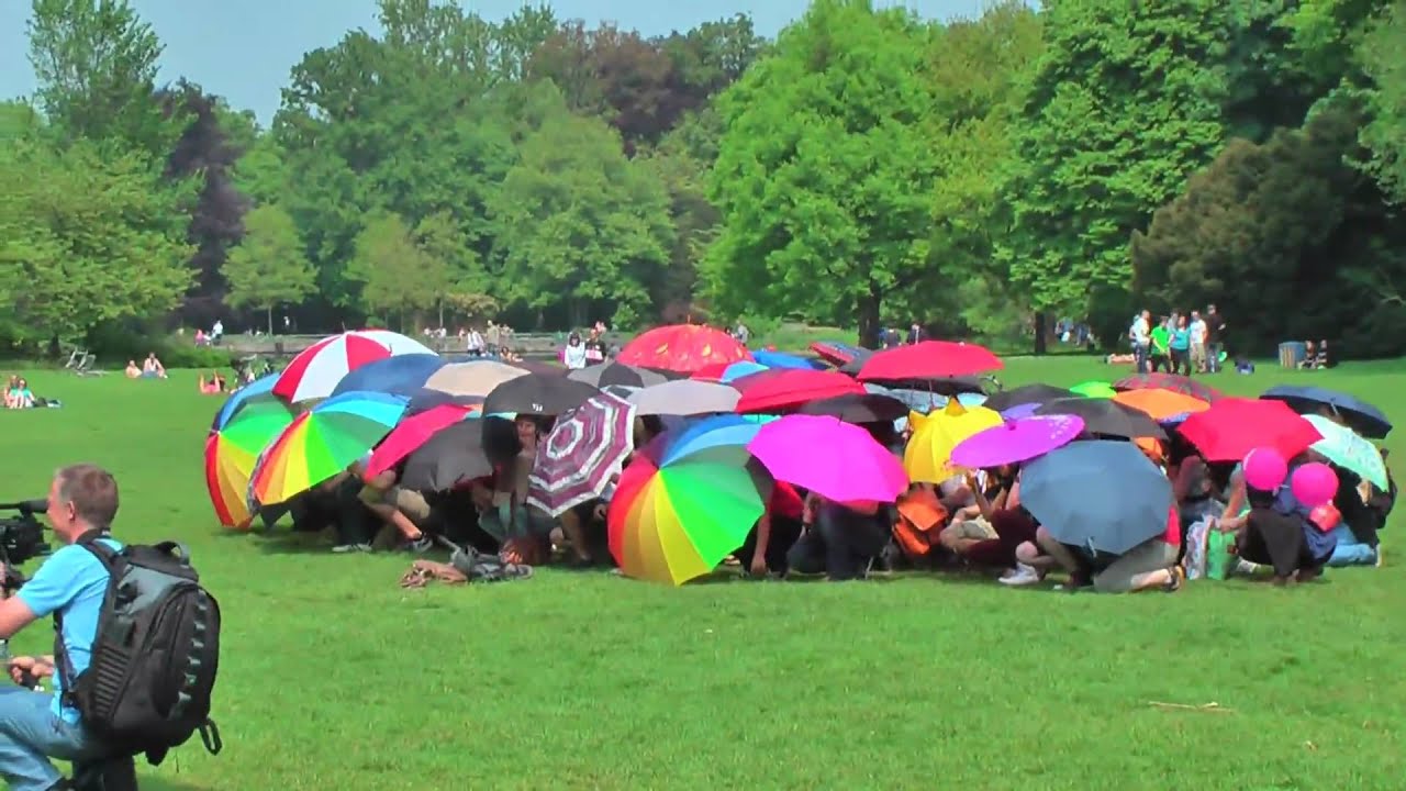 Spartaner Mob - 300 Spartan Huddle Mob - Flashmob Karlsruhe