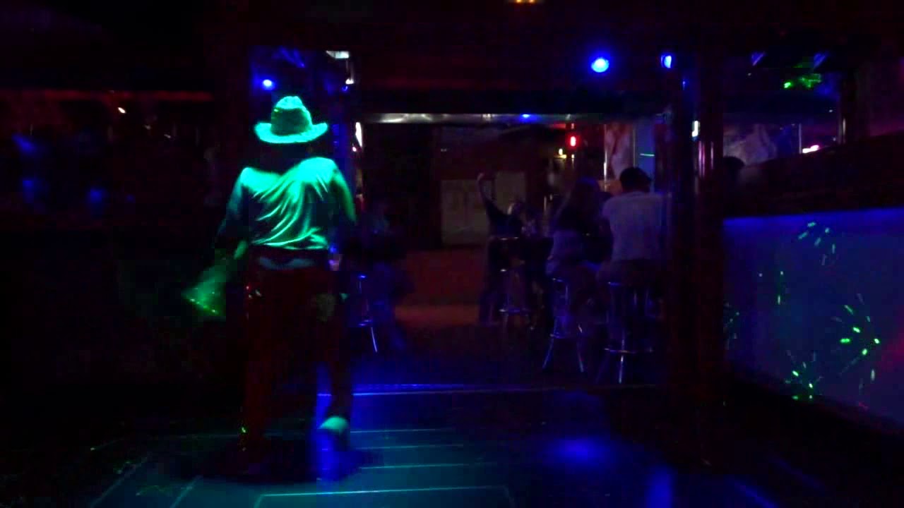 Discodancer Vlado tanzt im Disco Pub The Garage  2018