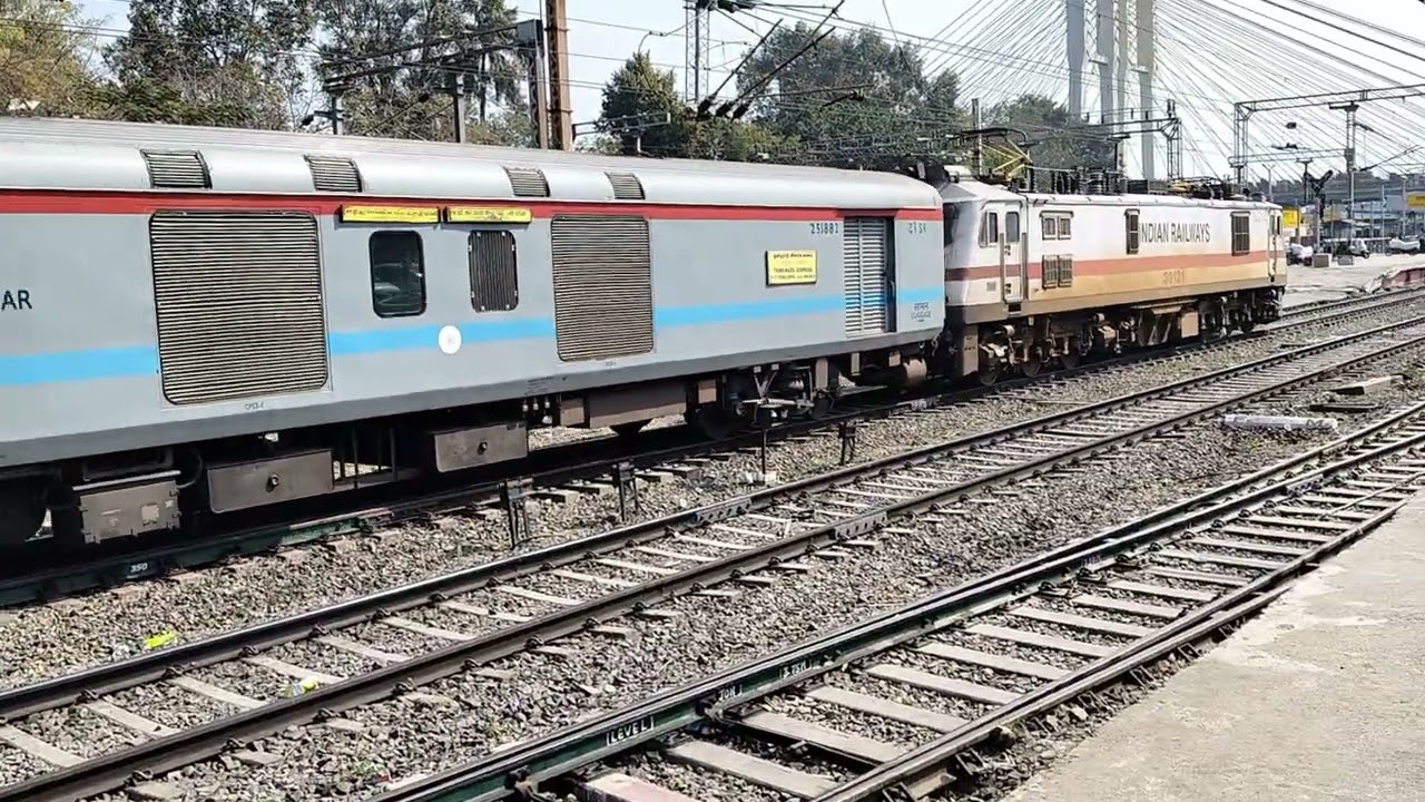 Engine Failed - Train Taken Back To Platform | 12405 Gondwana Express Engine Failed at Nagpur #train