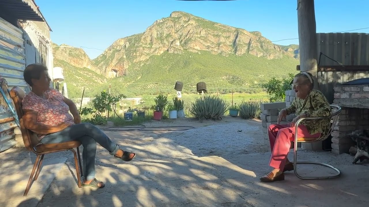 Do&ntilde;a Beba visita a su amiga Petra, pasa una tarde agradable