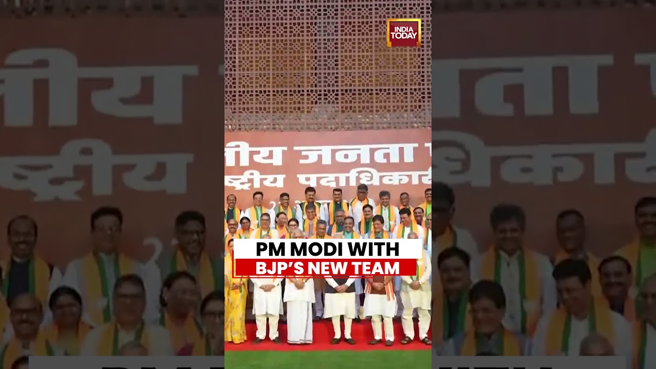 PM Modi Poses With BJP&rsquo;s New National Office-Bearers At Party Headquarters In Delhi #shorts