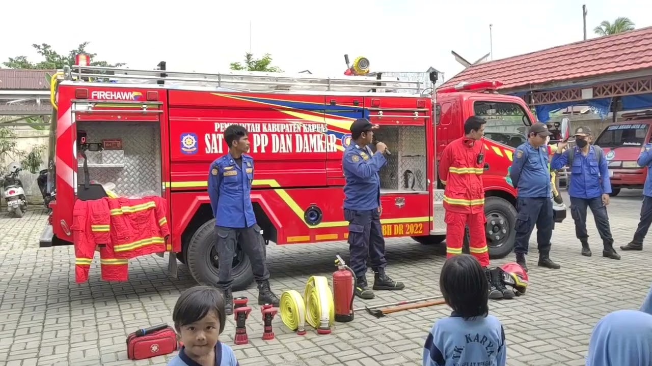 Kunjungan Anak-anak TK KARYA ke Satpol PP dan Damkar Kabupaten Kapuas