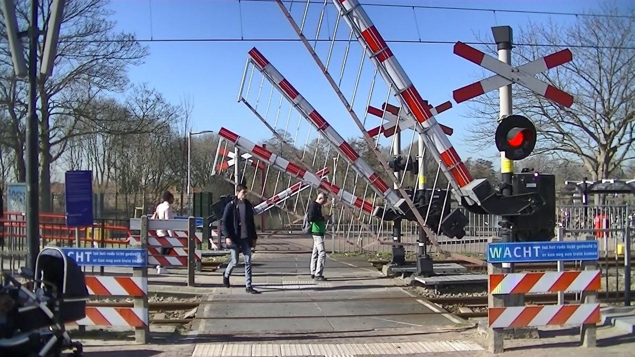 Spoorwegovergang Waddinxveen // Dutch railroad crossing