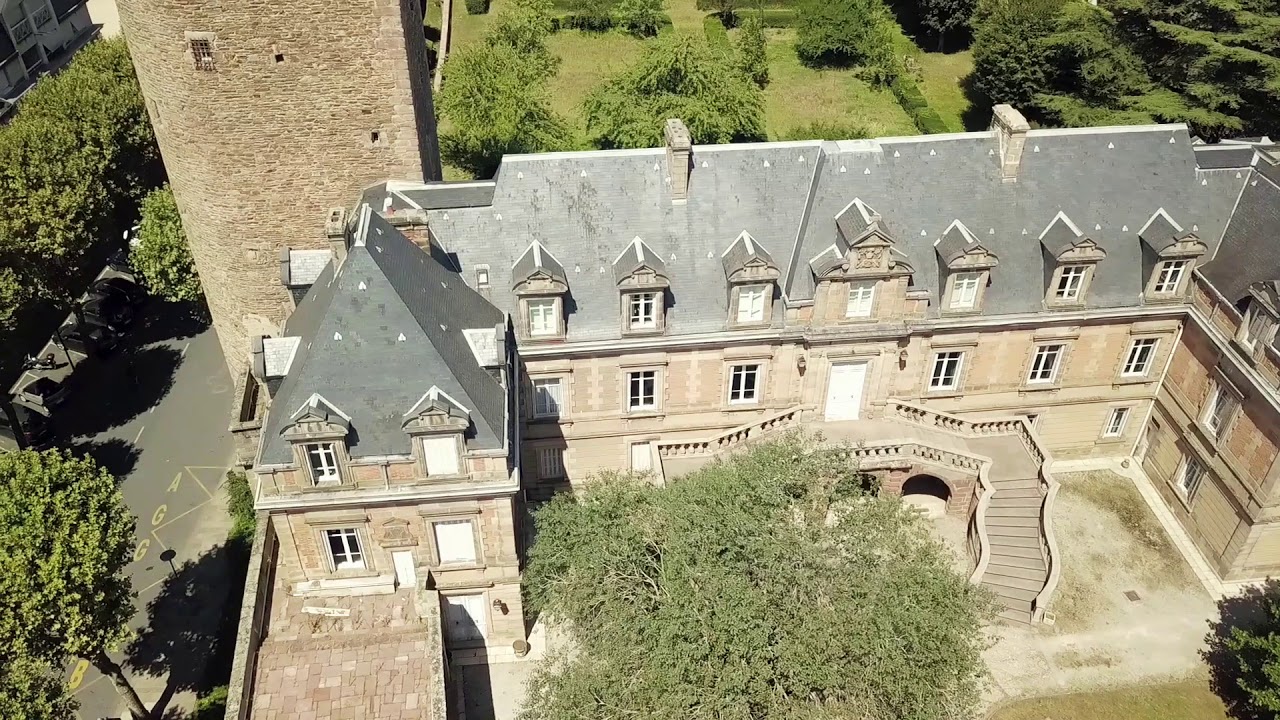 Rodez, centre-ville, cath&eacute;drale et palais &eacute;piscopal.