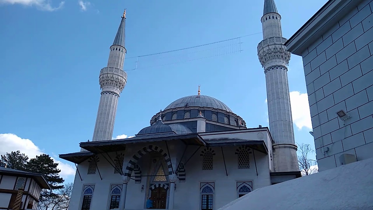 Berlin Sehitlik Camisinde ilk defa sesli ezan okunuyor