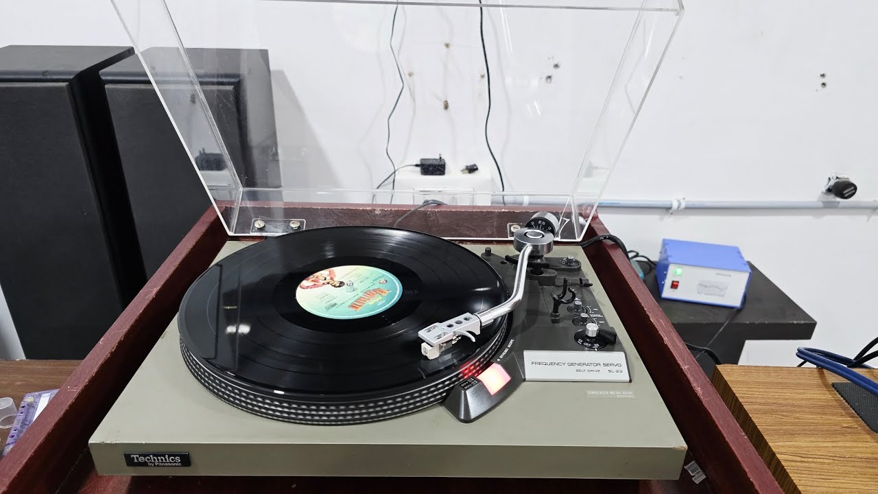 TECHNICS Vintage Stereo Turntable SL-23/For Sale/Infinity Audio/Contact 94433 70602 