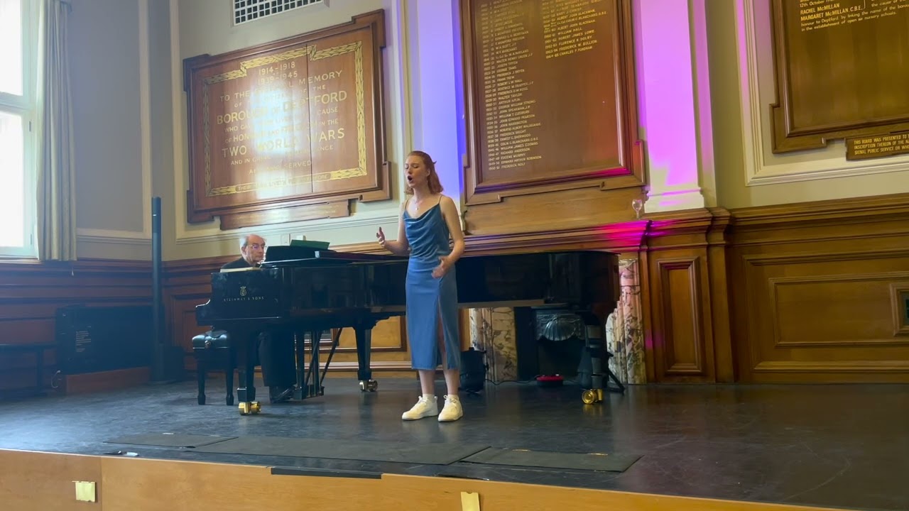 Wapping Old Stairs by William Walton, performed by Holly Wray
